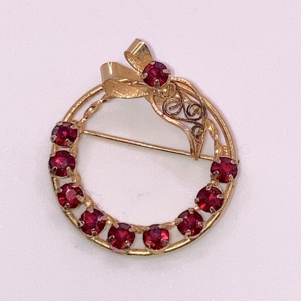 Vtg 12k Gold Filled Red Crystal Wreath Brooch w Bow Accent / 1.3”